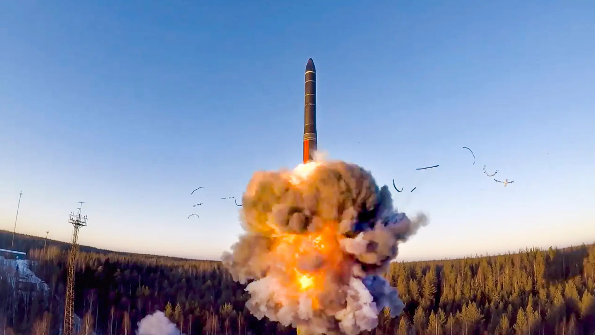 Transferência de armas nucleares russas para a Bielorrússia é "extremamente perigosa"