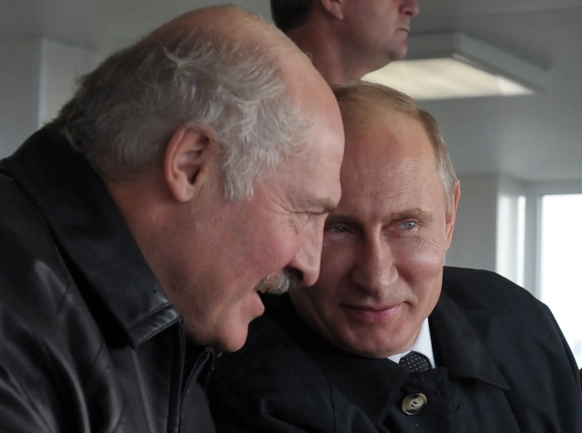 Bielorrússia admite receber armas nucleares da Rússia
