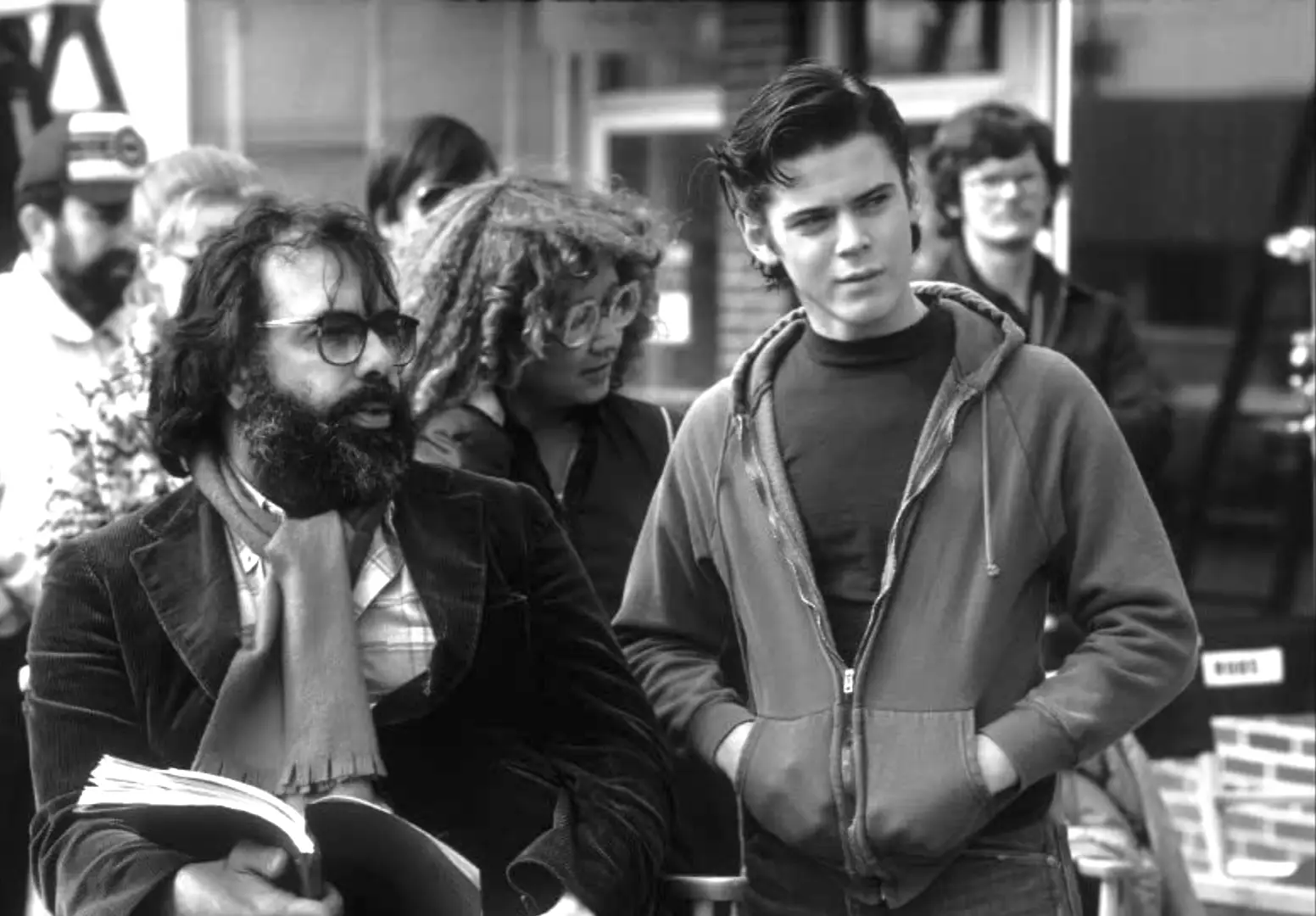 Rodagem de "Os Marginais": Coppola com S. E. Hinton, autora do livro, e o actor C. Thomas Howell

