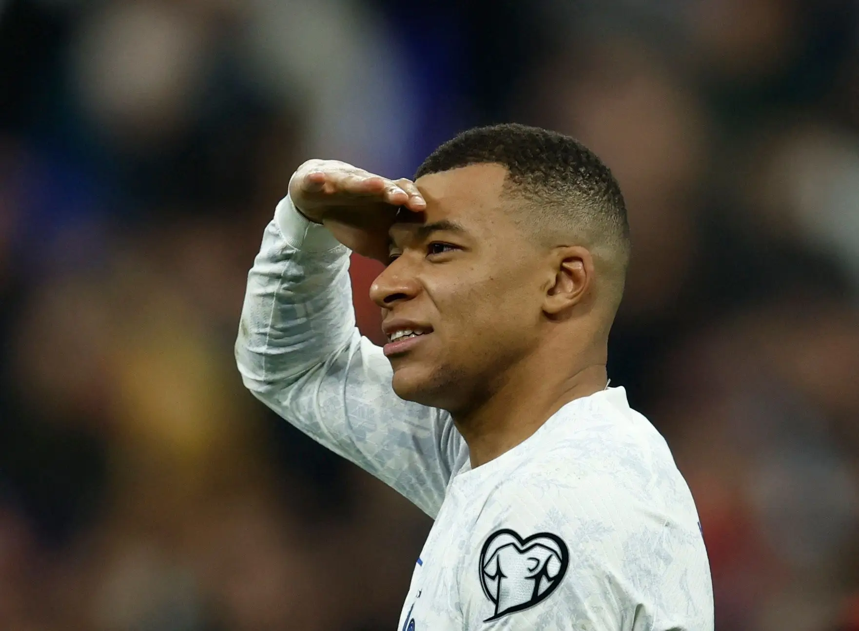 Mbappé durante a partida da seleção da França diante dos Países Baixos, a contar para a qualificação para o Euro 2024.