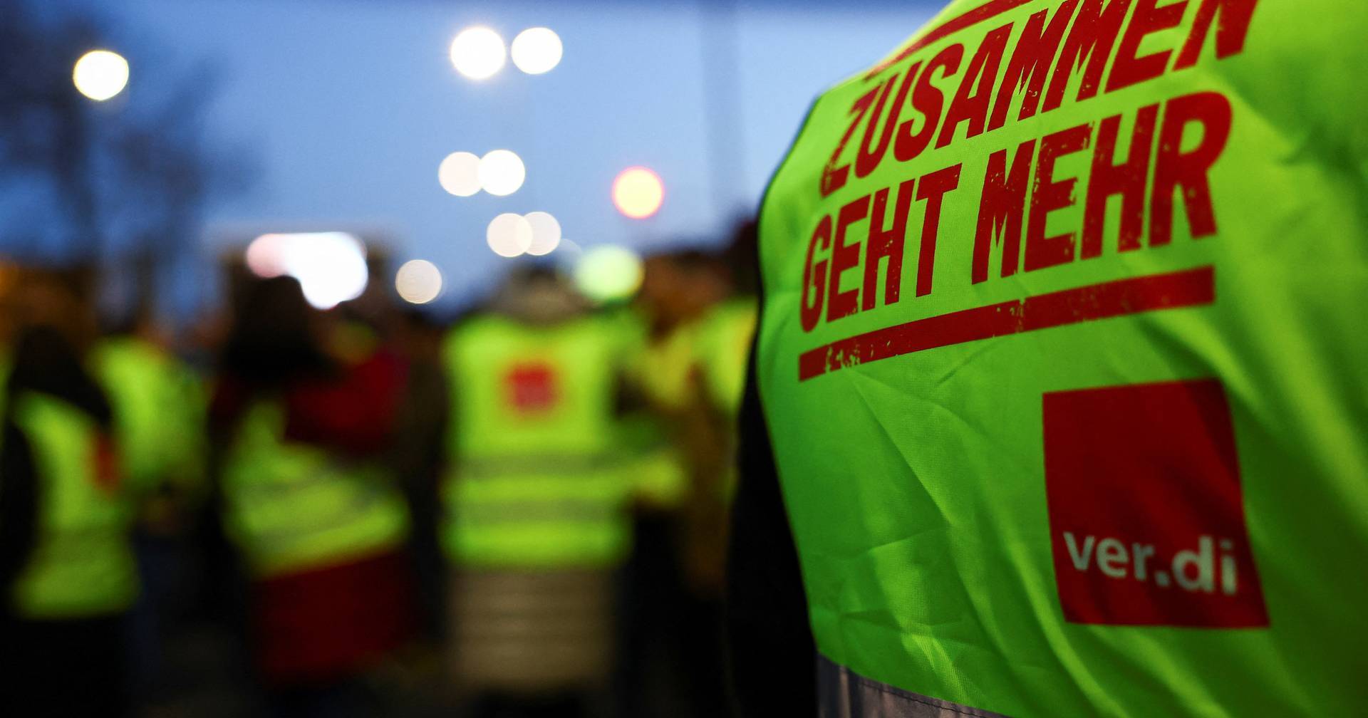 „Megastreik“ in Deutschland: Ausgefallene Flüge, Züge und Busse