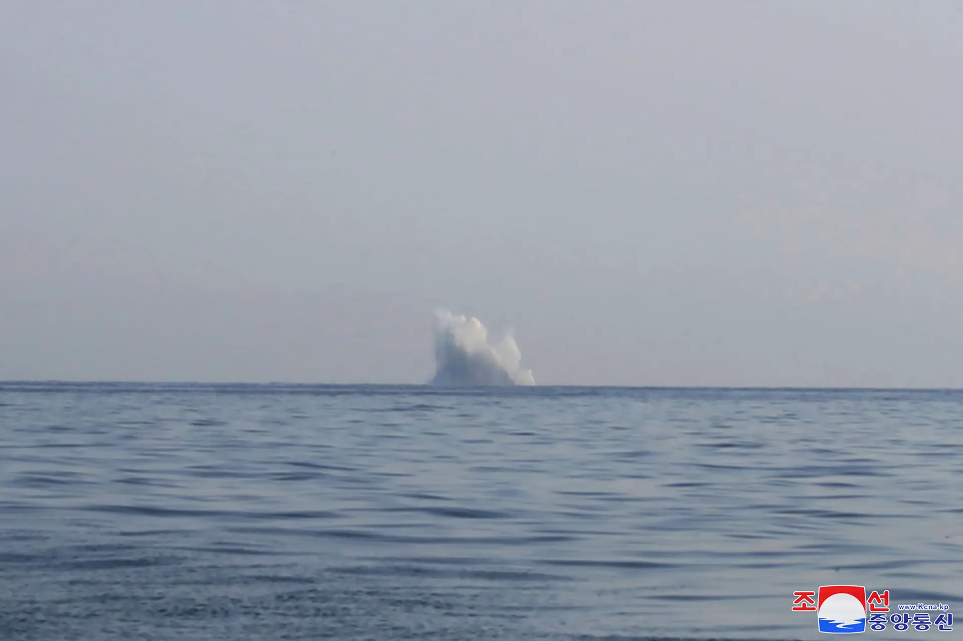 Coreia do Norte volta a testar drone submarino capaz de gerar tsunamis radioativos