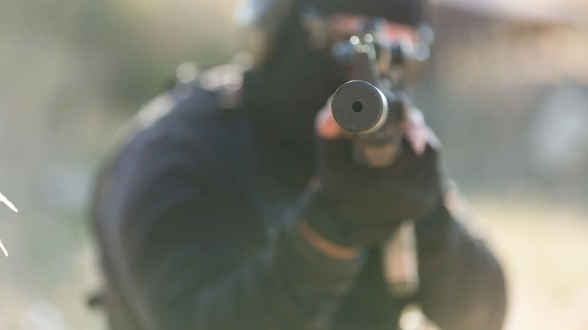 Criminosos armados invadem escola no Brasil e polícia especial é obrigada a intervir