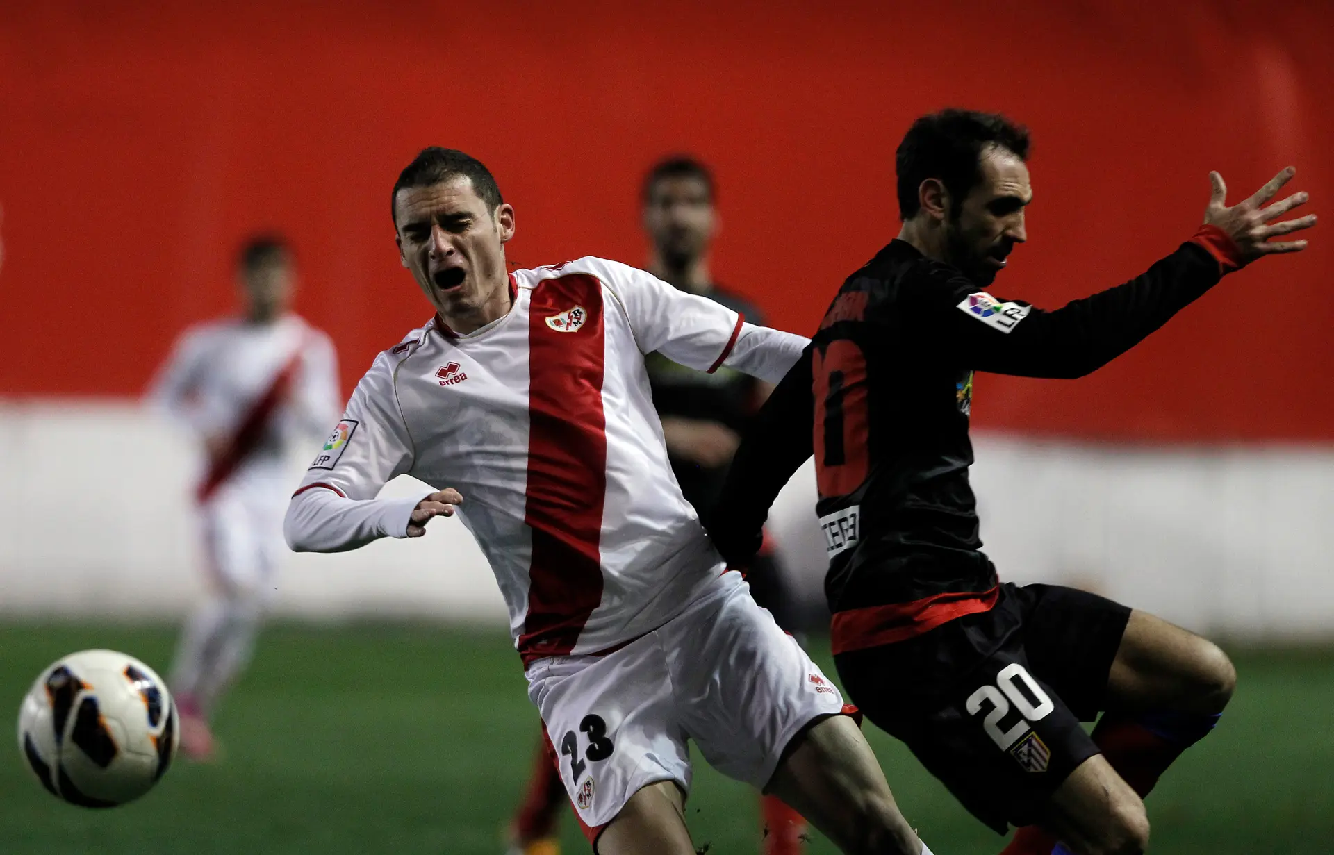 Andrija Delibasic, ex-Benfica, em ação pelos espanhóis do Rayo Vallecano, em 2013.