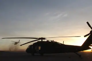 Dois helicópteros colidem nos Estados Unidos durante treino militar