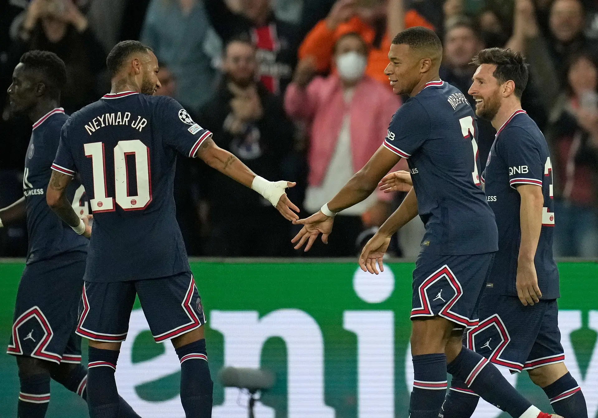 Neymar, Mbappé e Messi, o trio atacante do PSG.