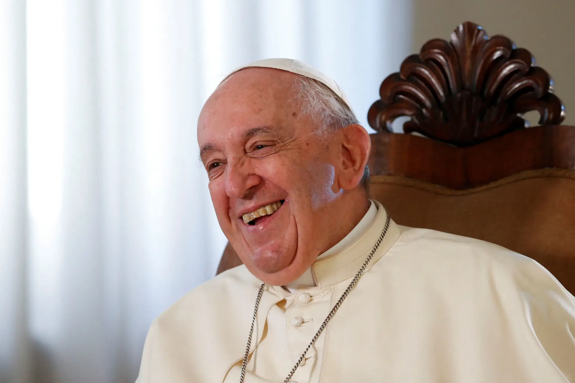 "Papa sairá amanhã" do hospital e "vai presidir à Semana Santa"