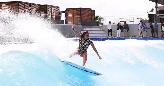 Surfpark auf Hawaii hat in Deutschland produzierte Wellen