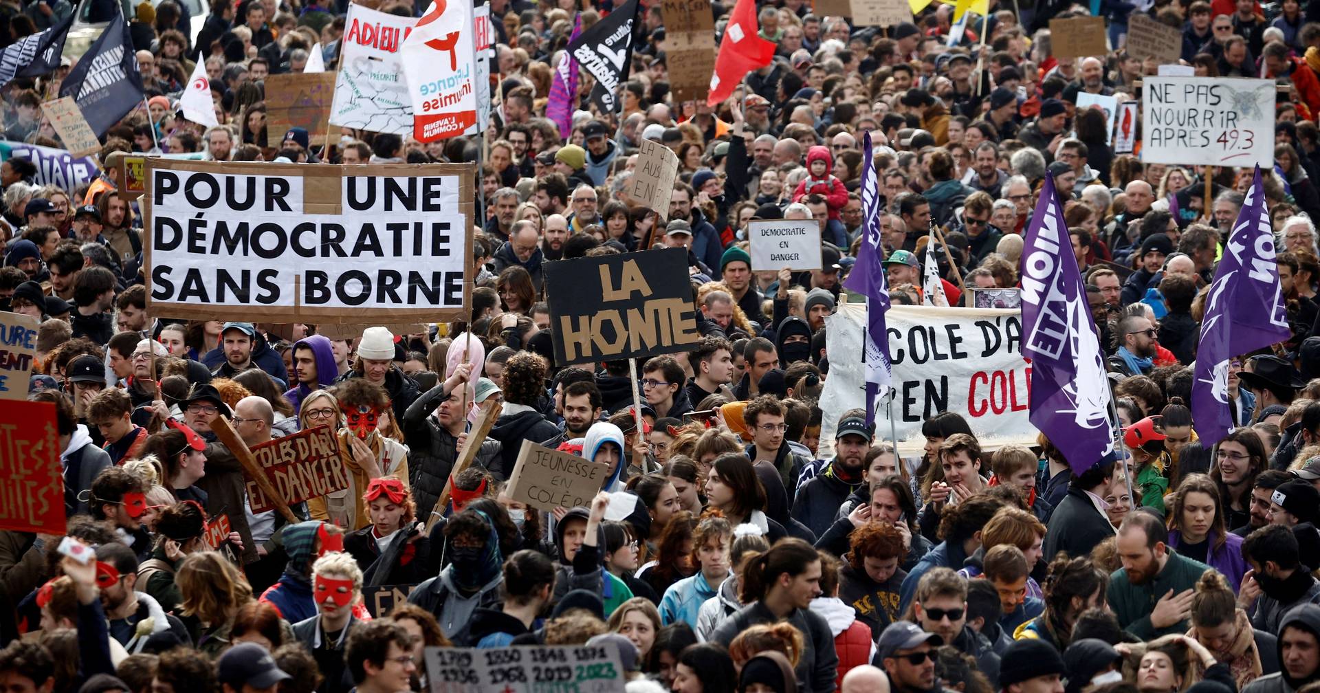 Crise en France : le Premier ministre français rencontre les groupes parlementaires