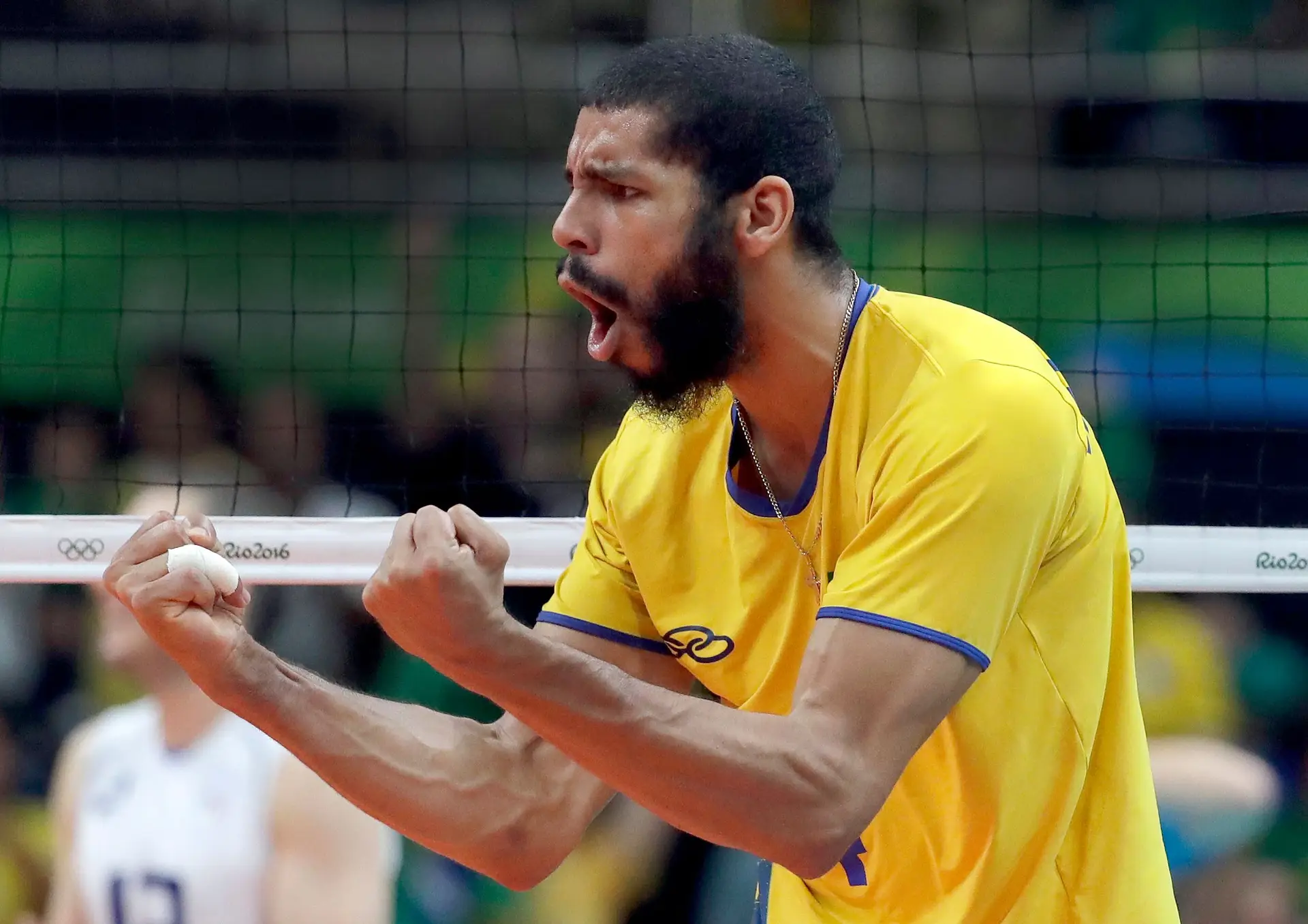 Jogador de voleibol brasileiro suspenso por incitar à violência contra Lula