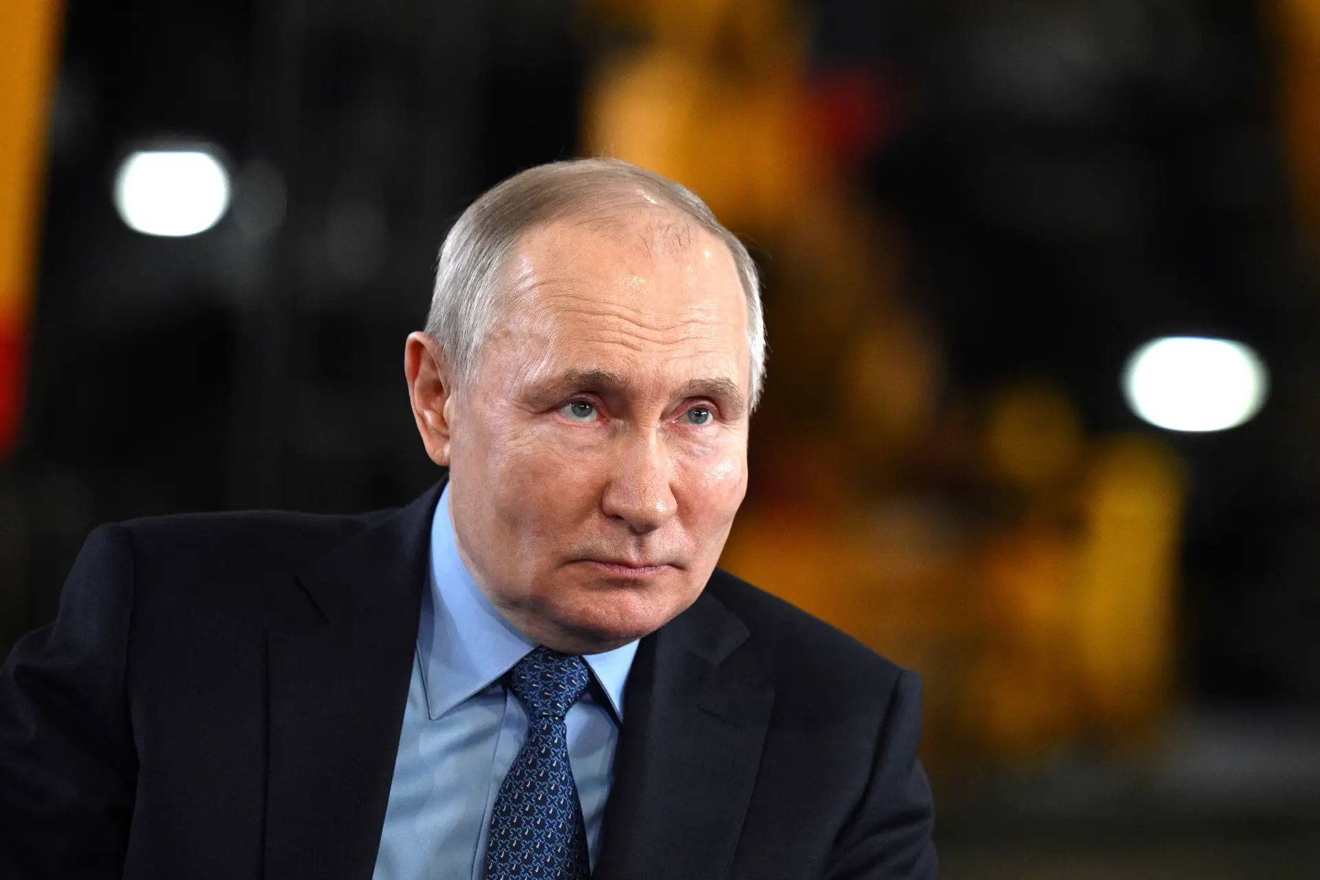 Putin anuncia lei de perseguição a russos que recusem servir no ...