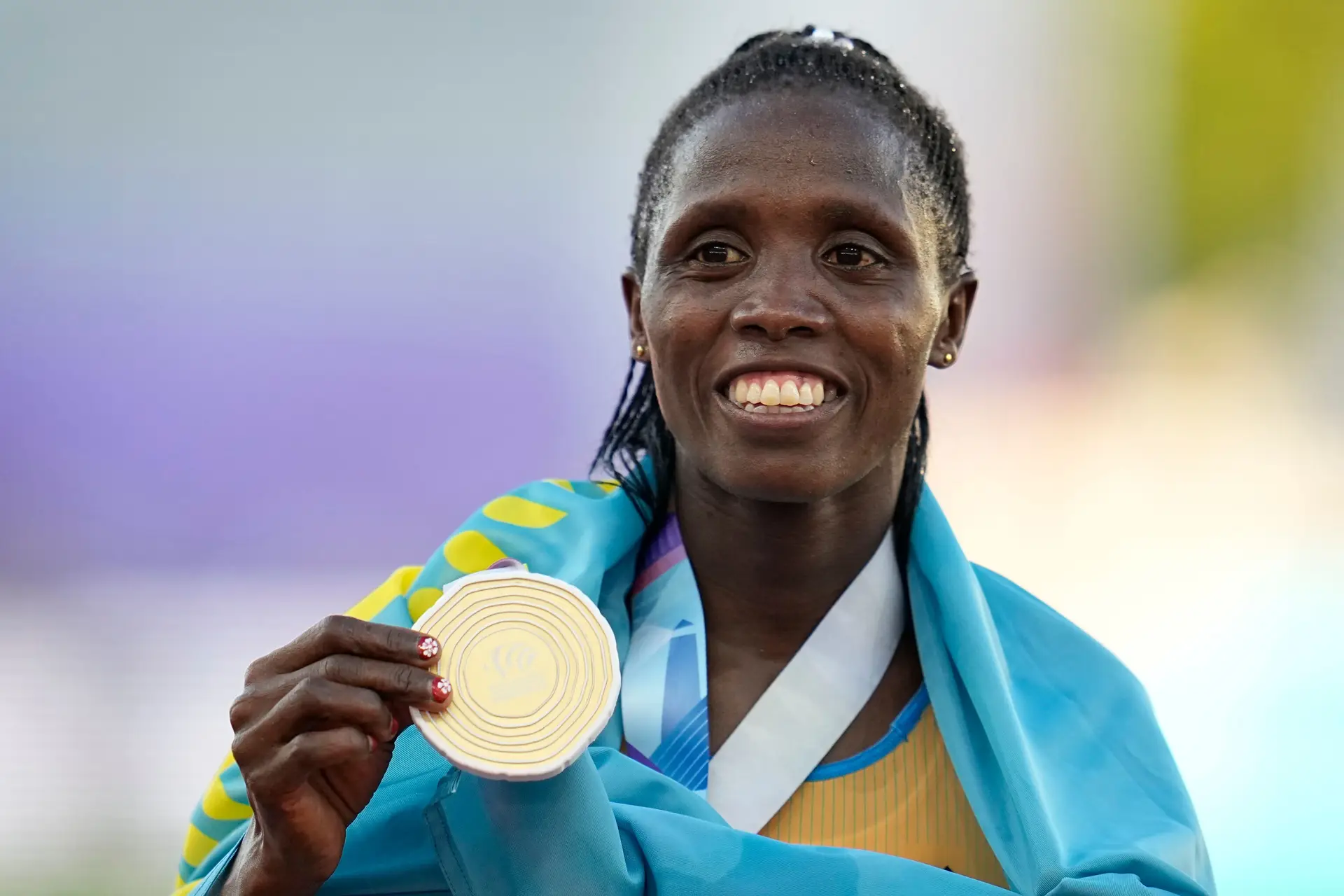 Campeã do mundo dos 3.000 obstáculos foi suspensa por doping