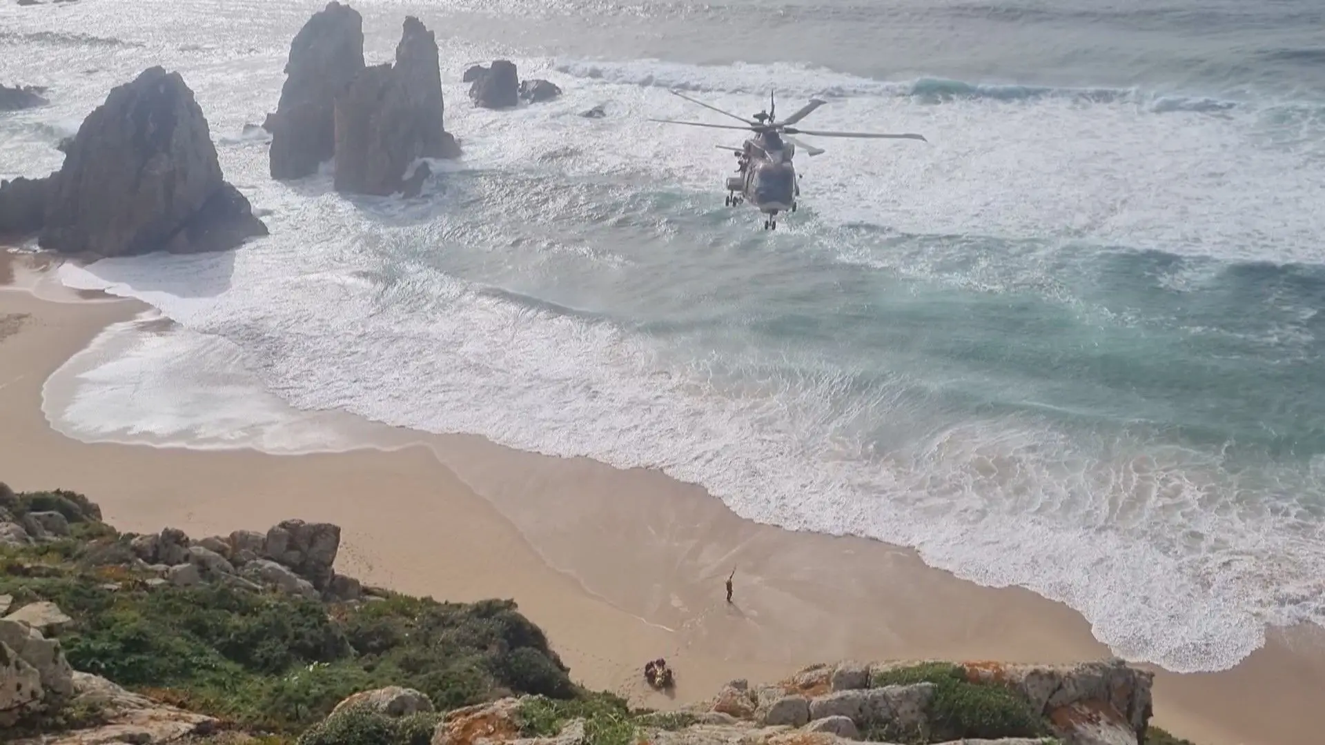 homem-de-26-anos-desaparece-na-praia-da-ursa-em-sintra-sic-not-cias