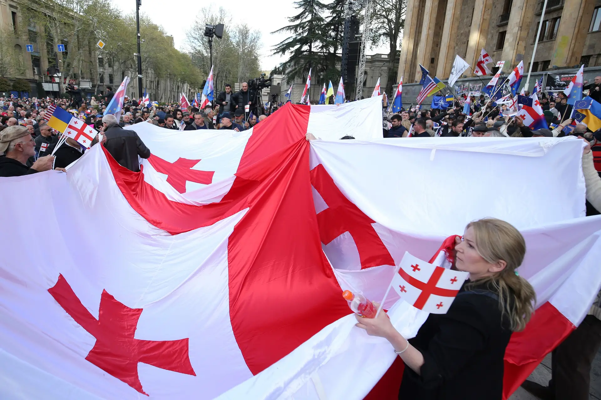 Milhares protestam na Geórgia contra políticas pró-Rússia do Governo