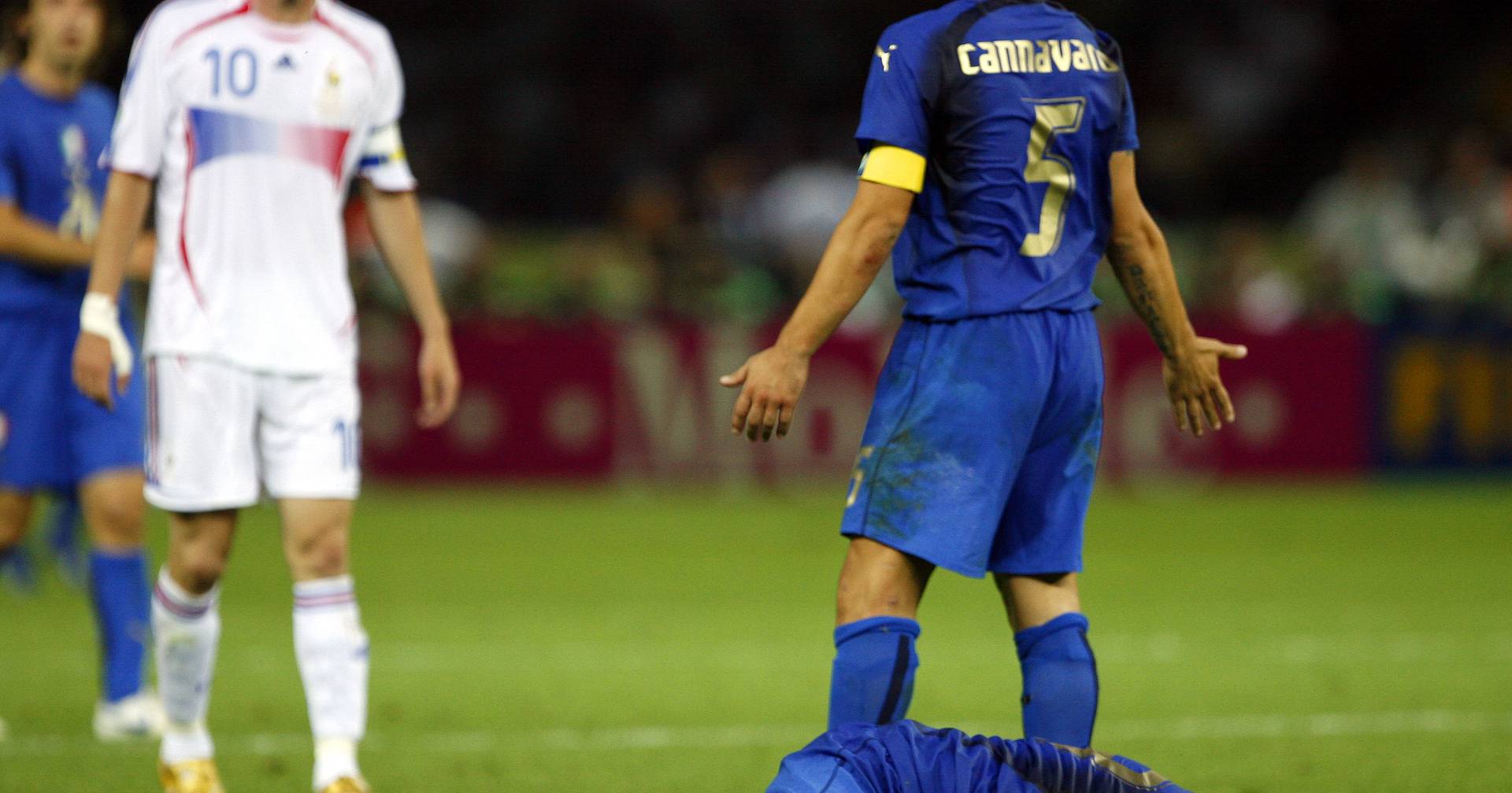 Vous vous souvenez du coup de tête de Zidane contre Materazzi ?  L’Italien révèle ce qu’il a dit à son adversaire quelques secondes plus tôt