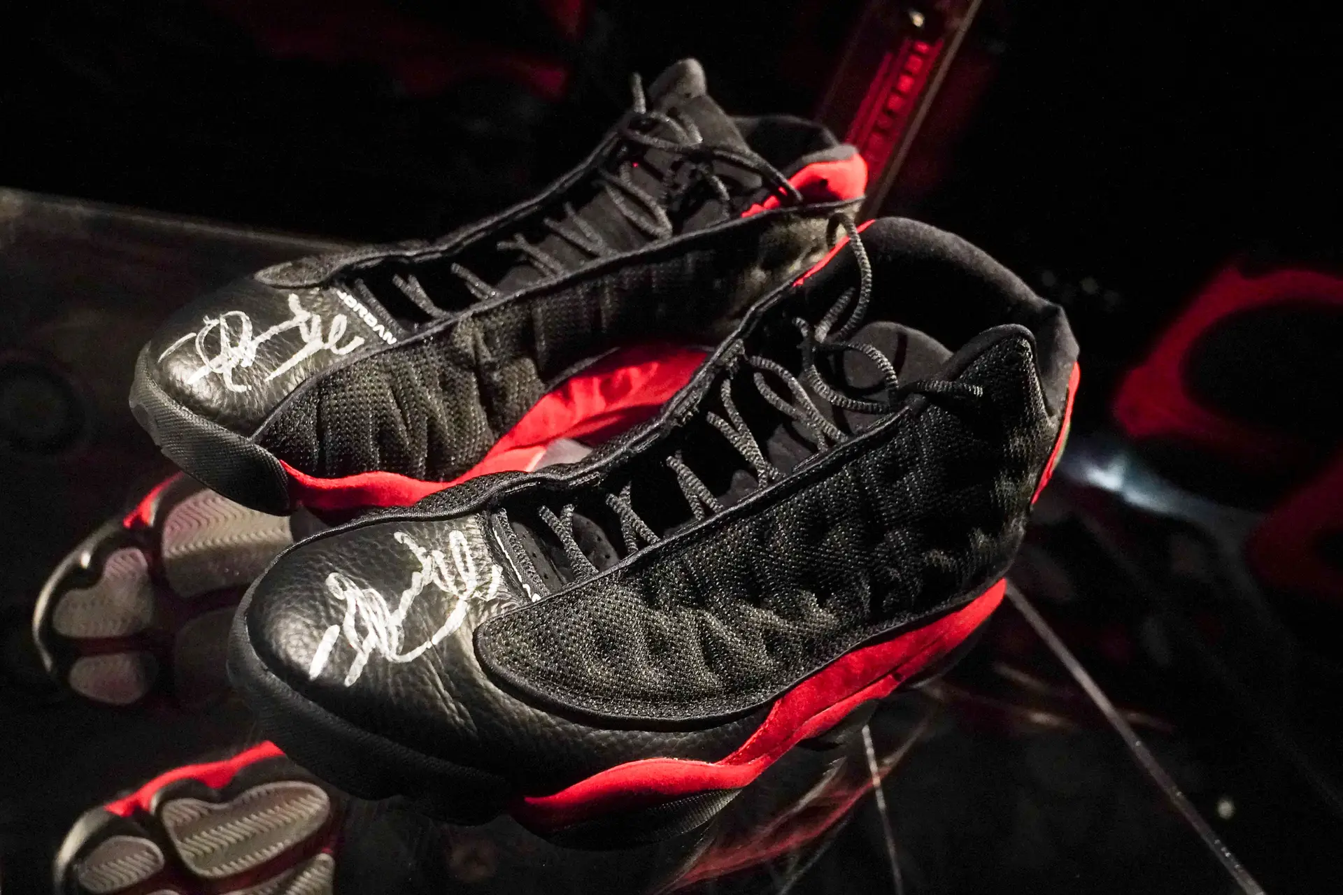 Ténis icónicos de Michael Jordan leiloados por valor recorde