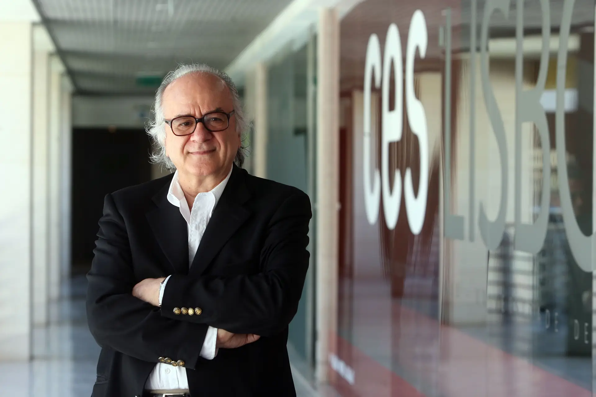 Boaventura de Sousa Santos, o sociólogo e poeta a quem o dedo foi