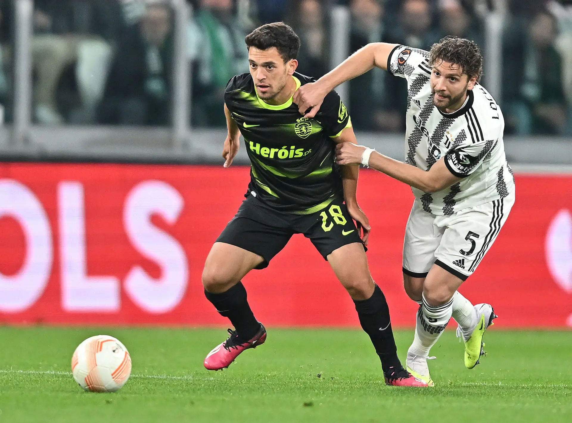 Sporting perde em Turim mas continua vivo na Liga Europa