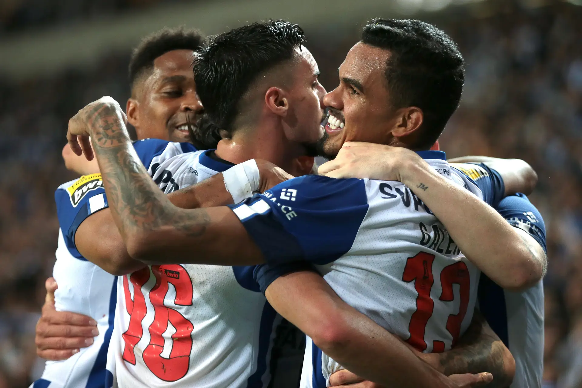 O FC Porto venceu o último classificado da Primeira Liga, Santa Clara
