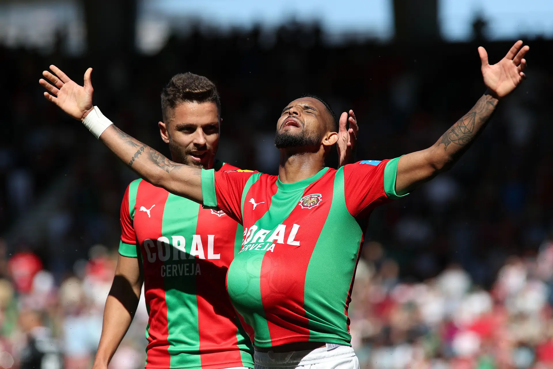 O jogador do Marítimo, Vitor Costa, festeja o golo marcado frente ao Paços de Ferreira durante o jogo da I Liga de futebol, disputado no Estádio do Marítimo, no Funchal