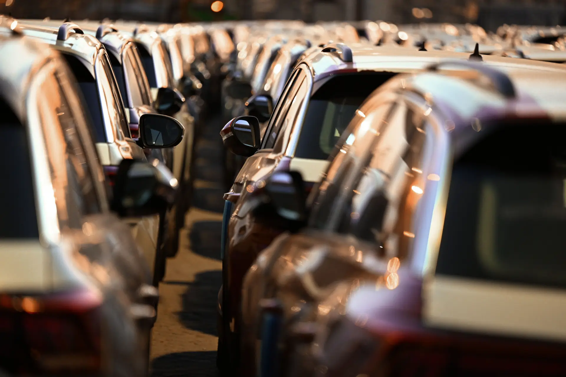 Portugueses pedem mais dinheiro emprestado para comprar carro, mas há menos cartões de crédito