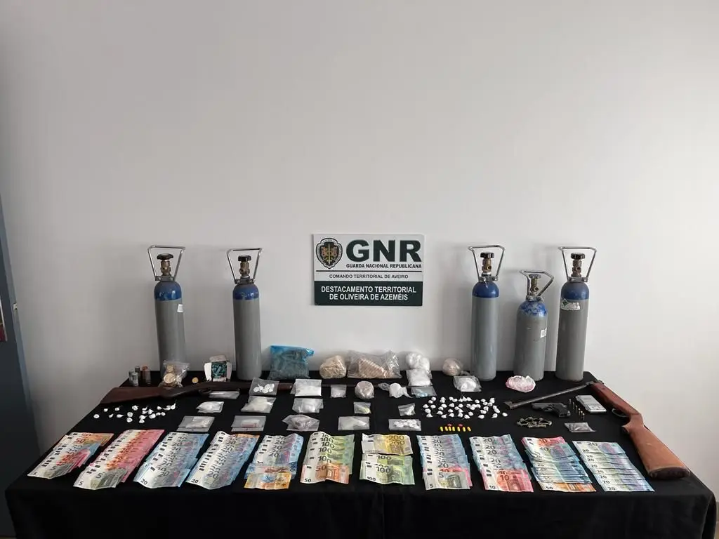 A Guarda Nacional Republicana (GNR) desmantelou uma rede de tráfico de droga nos distritos de Aveiro e Porto e deteve seis homens e três mulheres