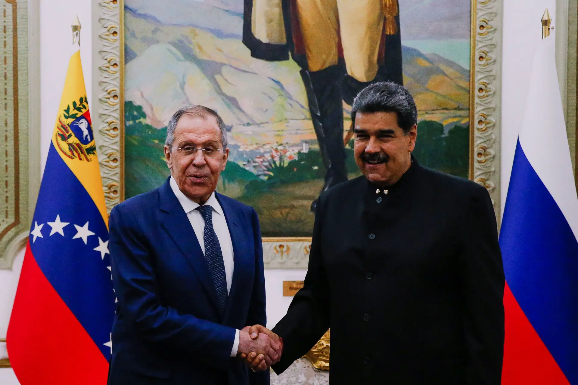 Lavrov na Venezuela pede aliança contra "chantagem ocidental"