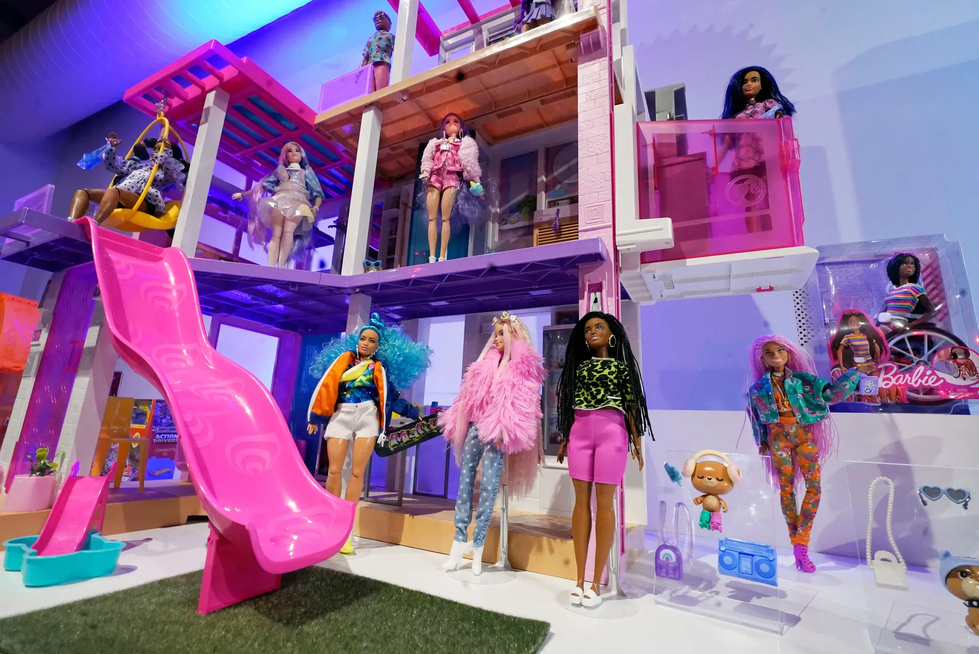 Mattel lança a primeira Barbie com Trissomia 21 - CNN Portugal