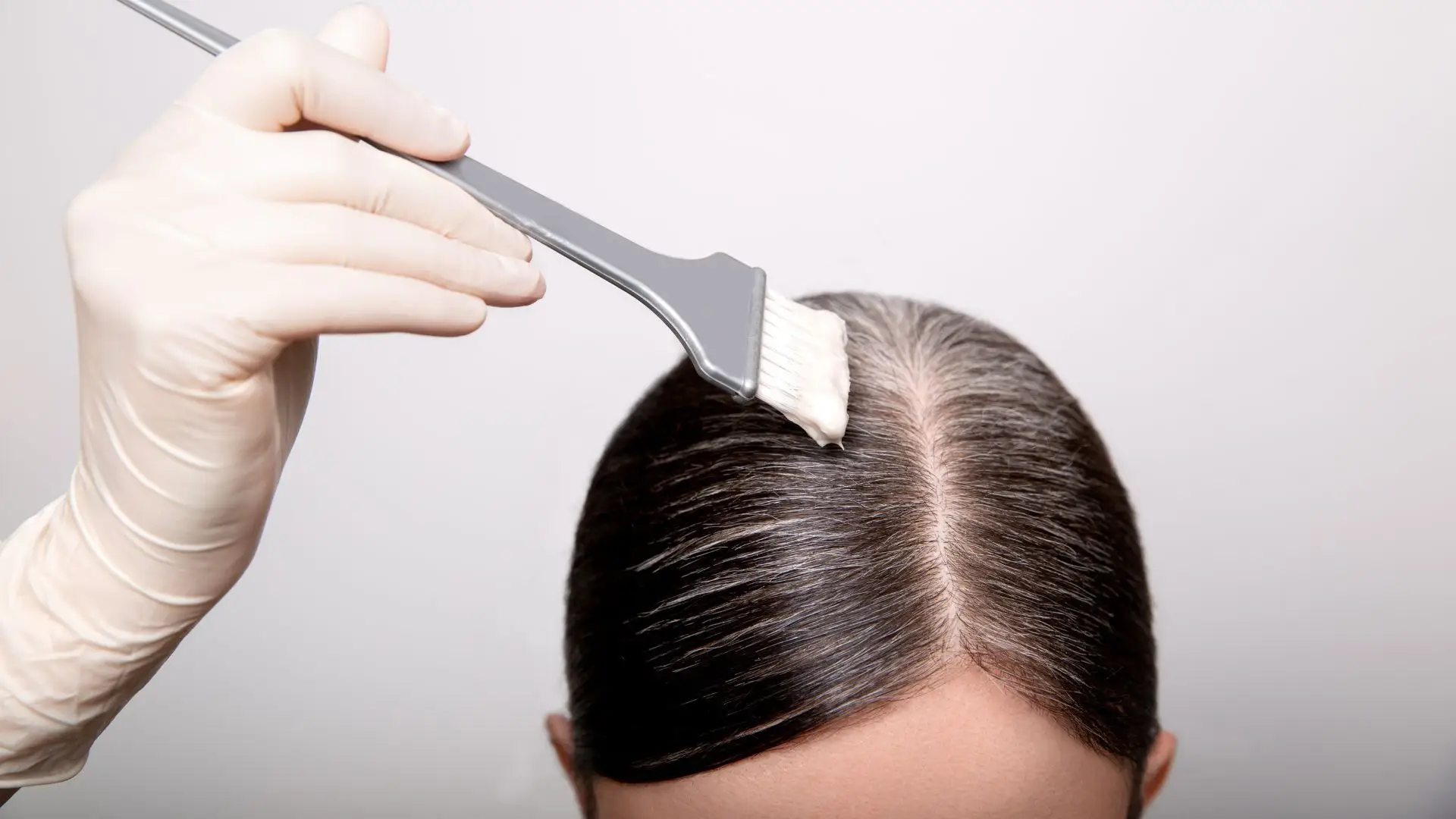 Estudo diz que células ‘presas’ dão origem ao cabelo grisalho