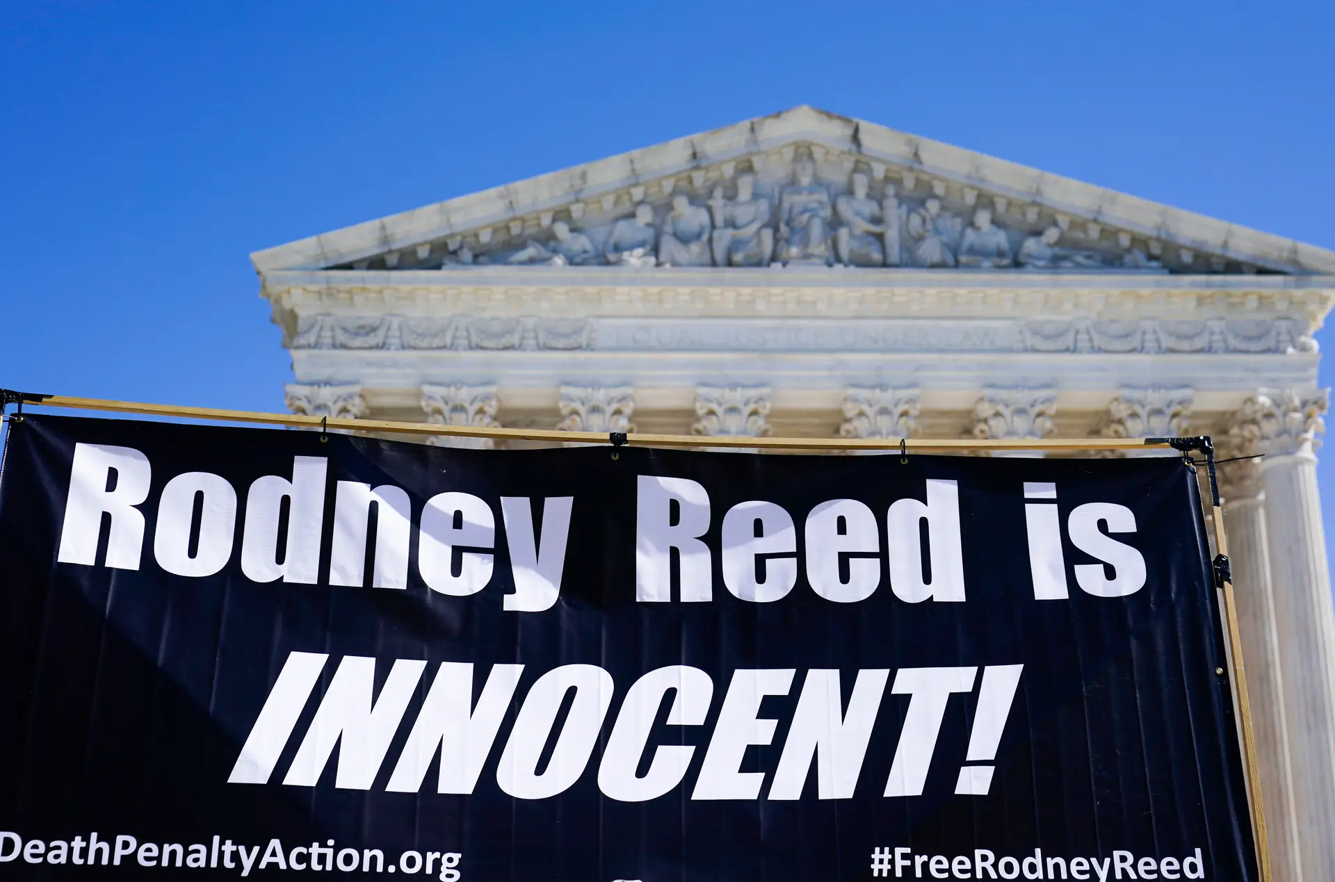 Manifestação frente ao Supremo Tribunal dos EUA por Rodney Reed