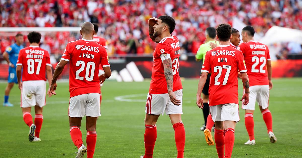 Benfica regressa às vitórias na receção ao Estoril Praia