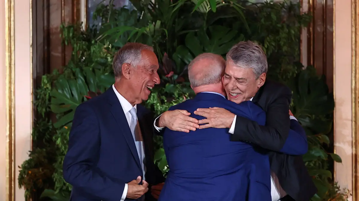 Prémio Camões entregue a Chico Buarque pelos Presidentes de Portugal e do Brasil
