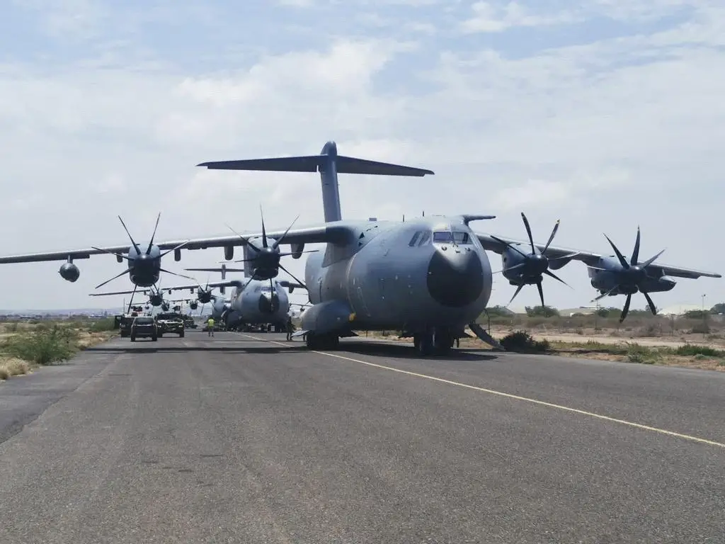Avião militar espanhol retira de Cartum cidadãos de várias nacionalidades, incluindo portugueses.