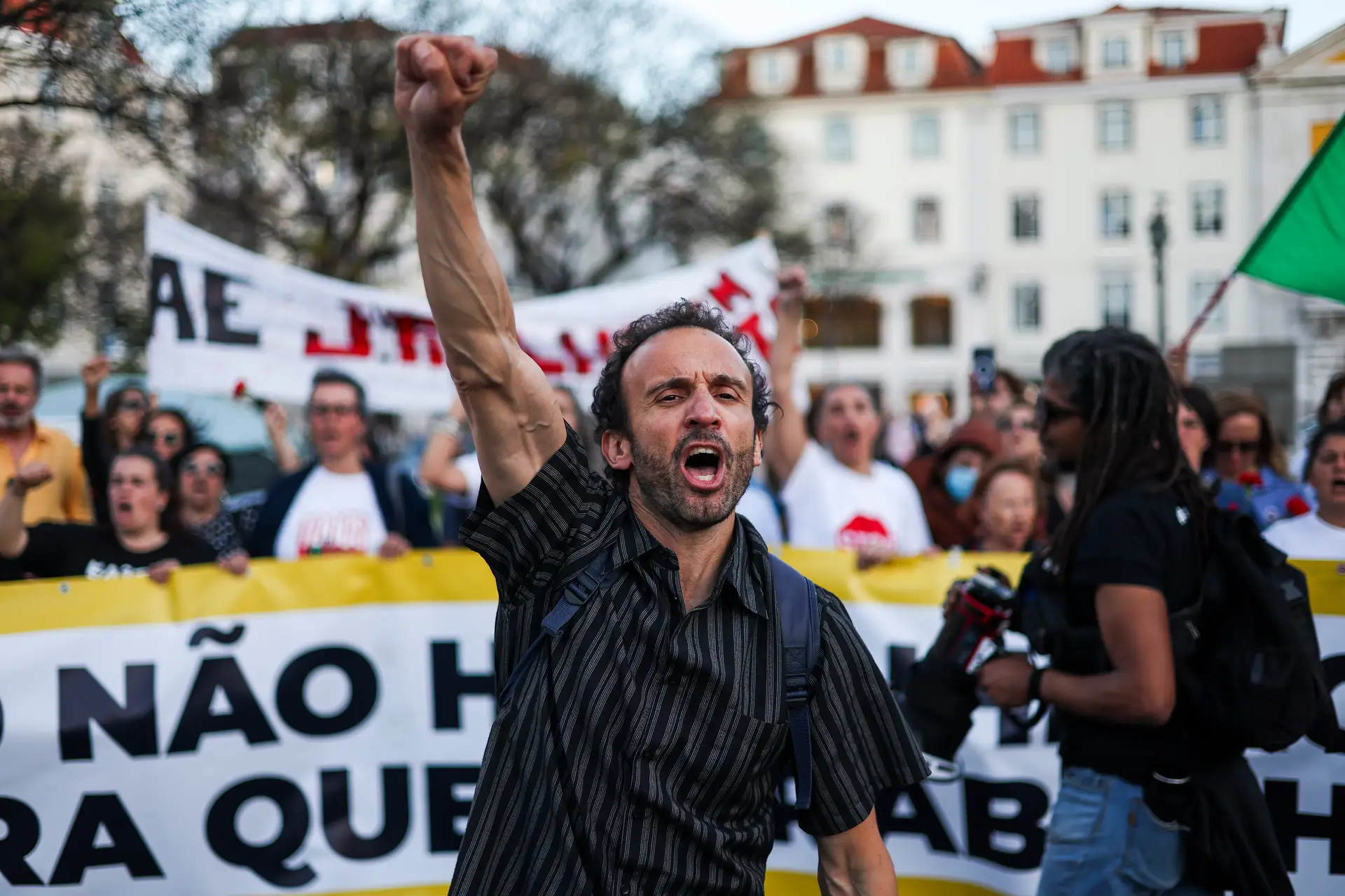 Professores e trabalhadores não docentes iniciam greve até 29 de novembro