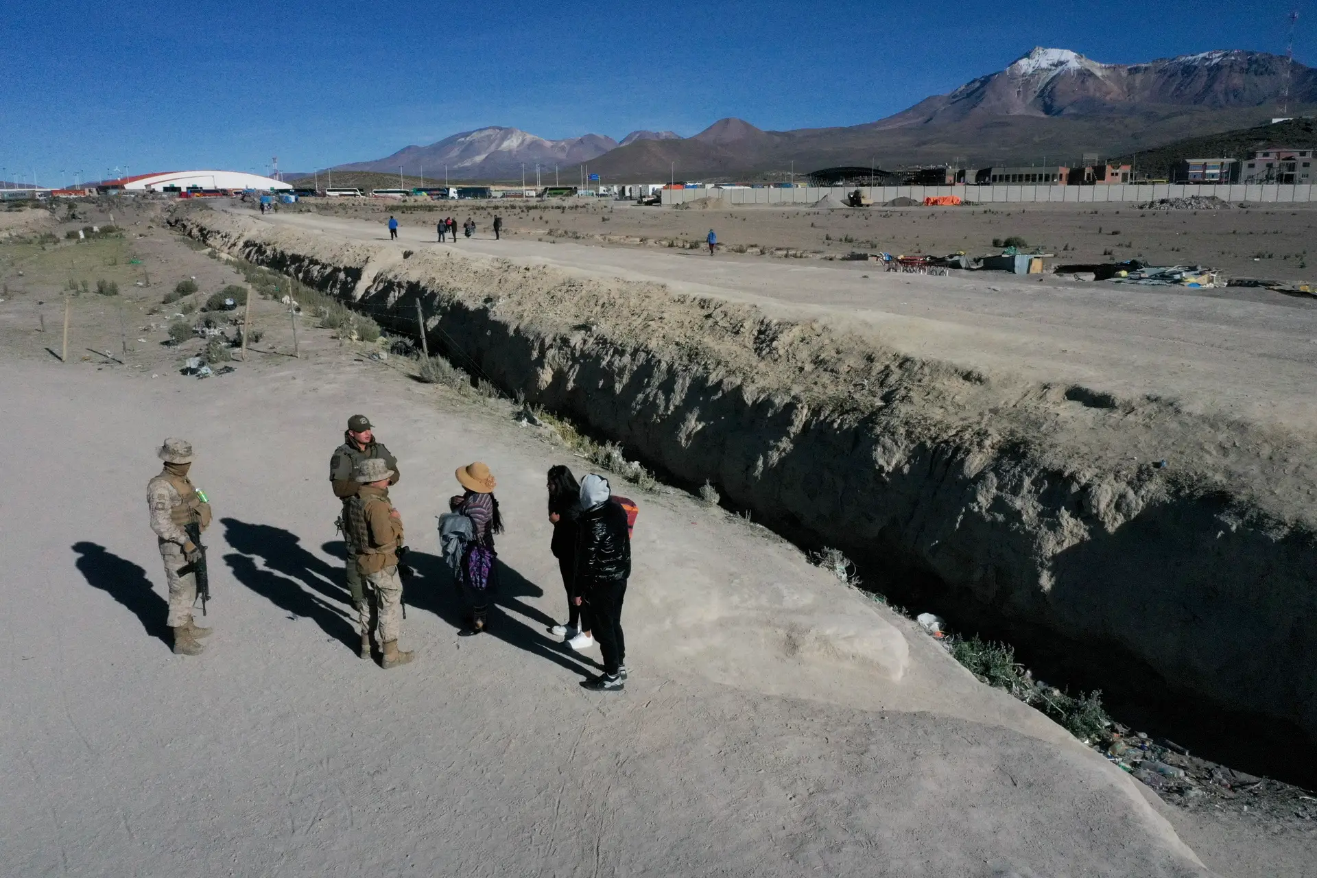 Peru declara estado de emergência nas fronteiras para bloquear passagem de migrantes