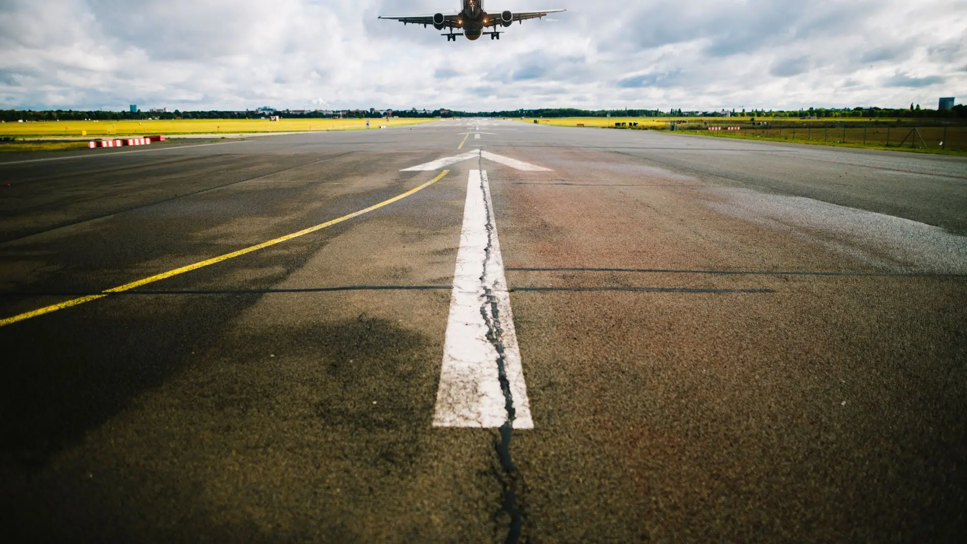 Emergency Landing Airplane at Lisbon Airport