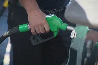 Preços dos combustíveis deverão descer na próxima semana