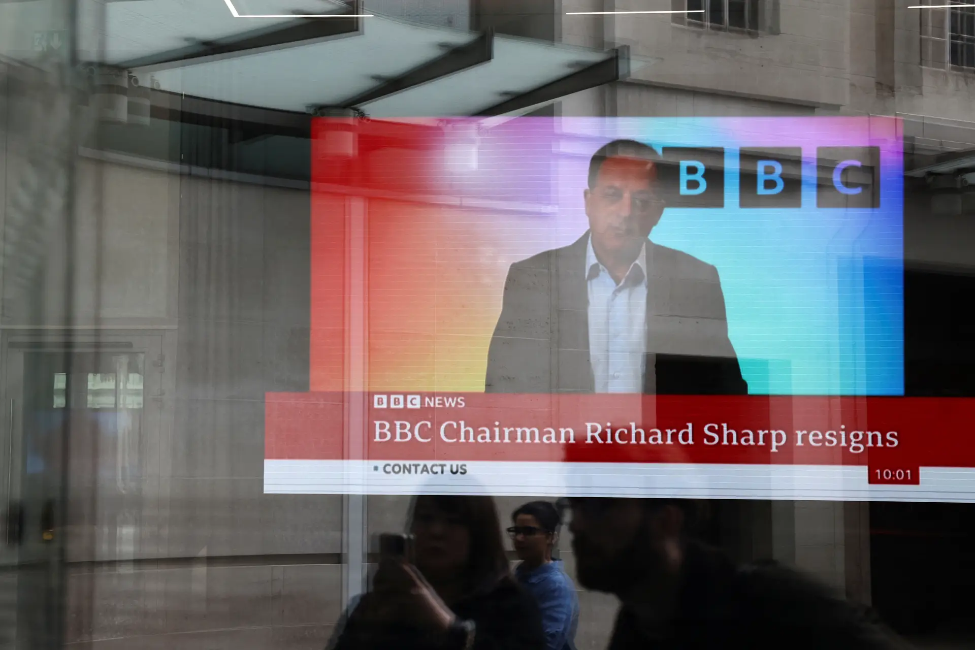 Presidente da BBC demite-se após relatório concluir sobre infrações na nomeação