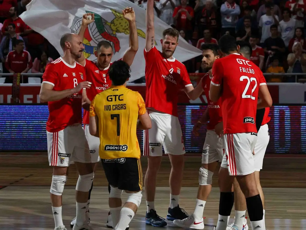 Futsal: Sporting vence Benfica e fica a um triunfo do título - SIC Notícias