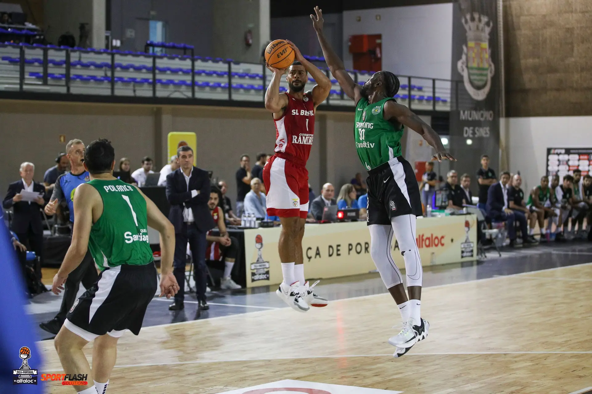 Benfica vence por um ponto e conquista Taça de Portugal de basquetebol -  SIC Notícias