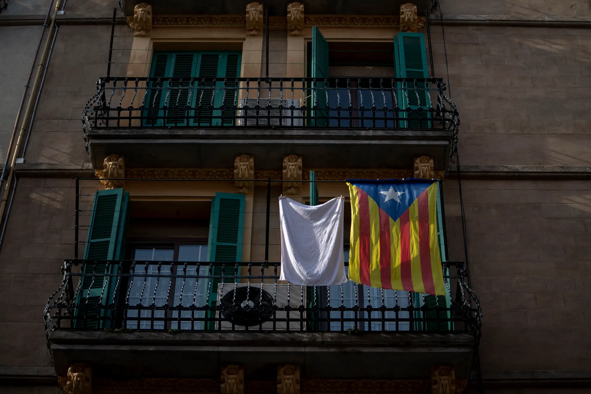 Catalunha terá eleições antecipadas para maio devido ao chumbo do OE