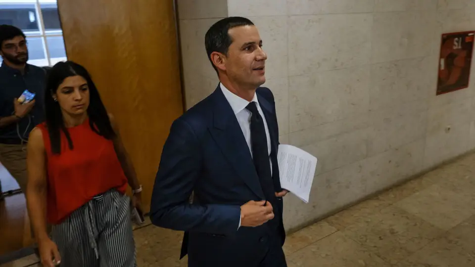 João Galamba durante uma conferência de imprensa após a polémica com o antigo adjunto do seu gabinete, Frederico Pinheiro.