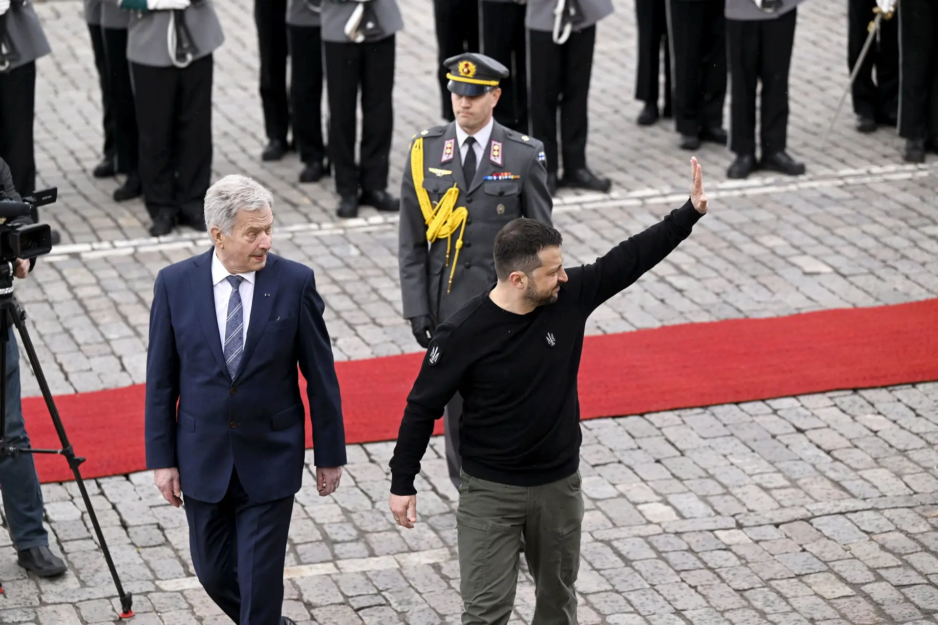 O Presidente finlandês, Sauli Niinisto, recebeu na manhã desta quarta-feira o chefe de Estado ucraniano, Volodymyr Zelensky, em Helsínquia