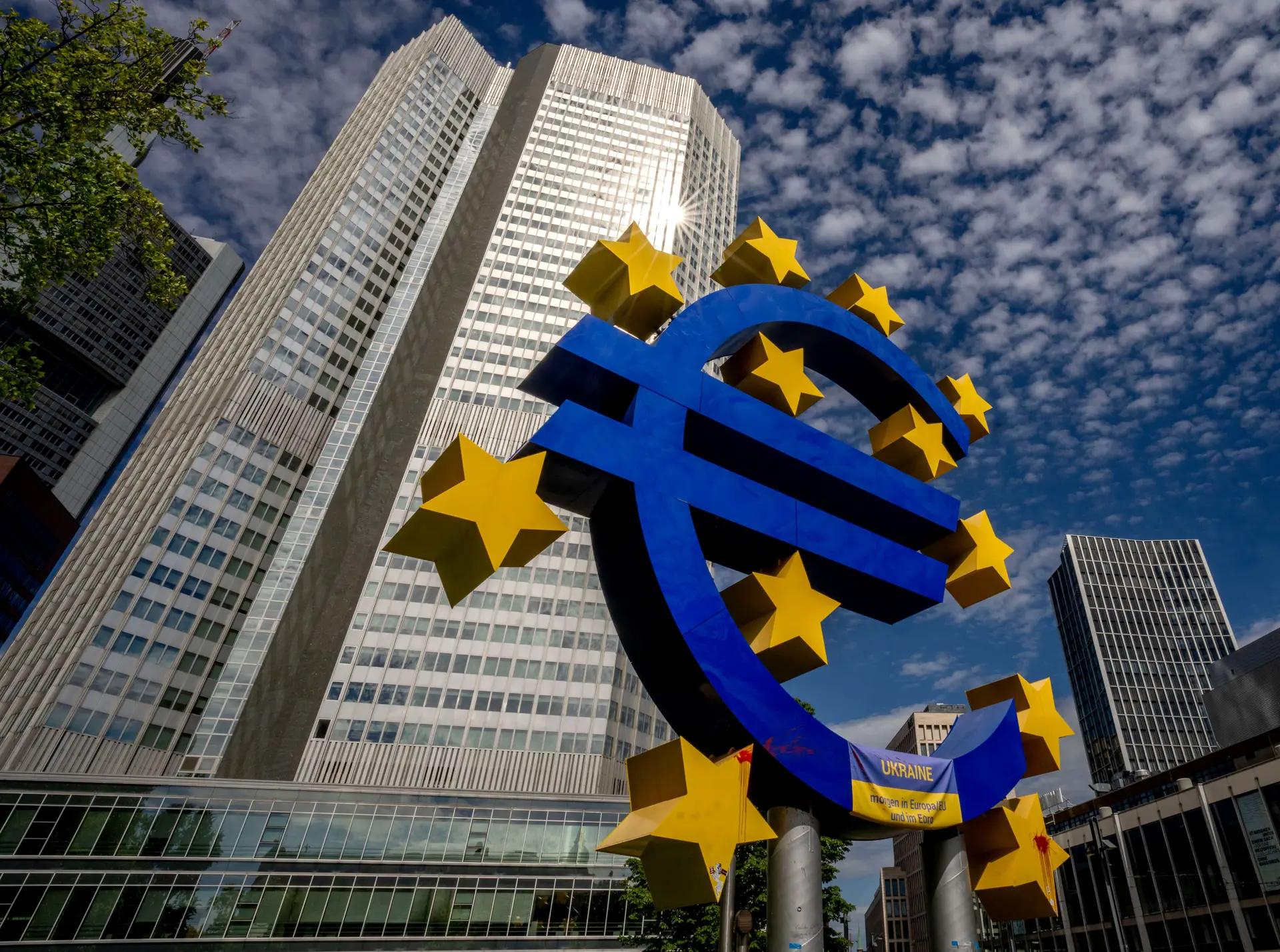 Taxa de inflação da zona euro recua para 6,1%