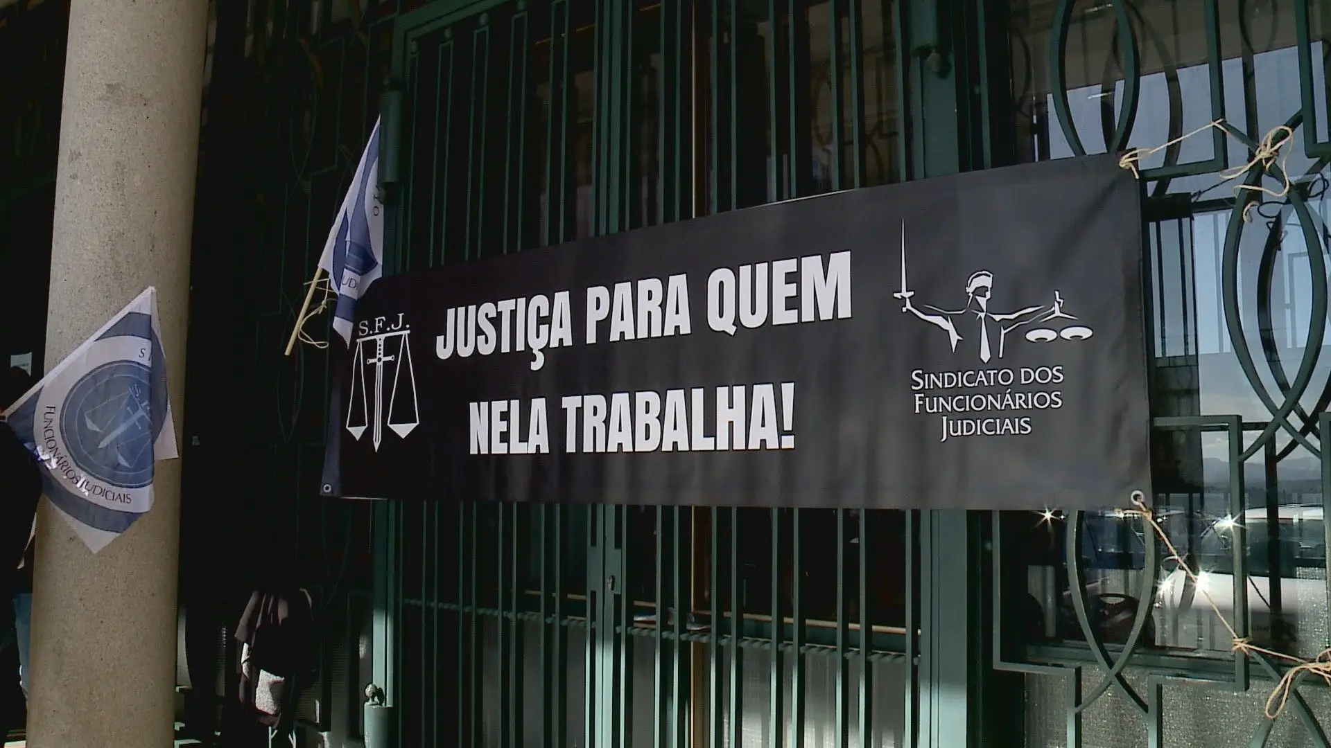 Mais 100 euros de salário base e suplemento de 20%: eis a proposta para oficiais de justiça