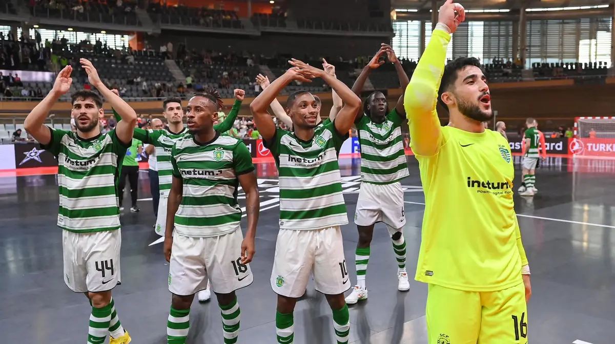 Futsal: Sporting vence Benfica e fica a um triunfo do título - SIC Notícias