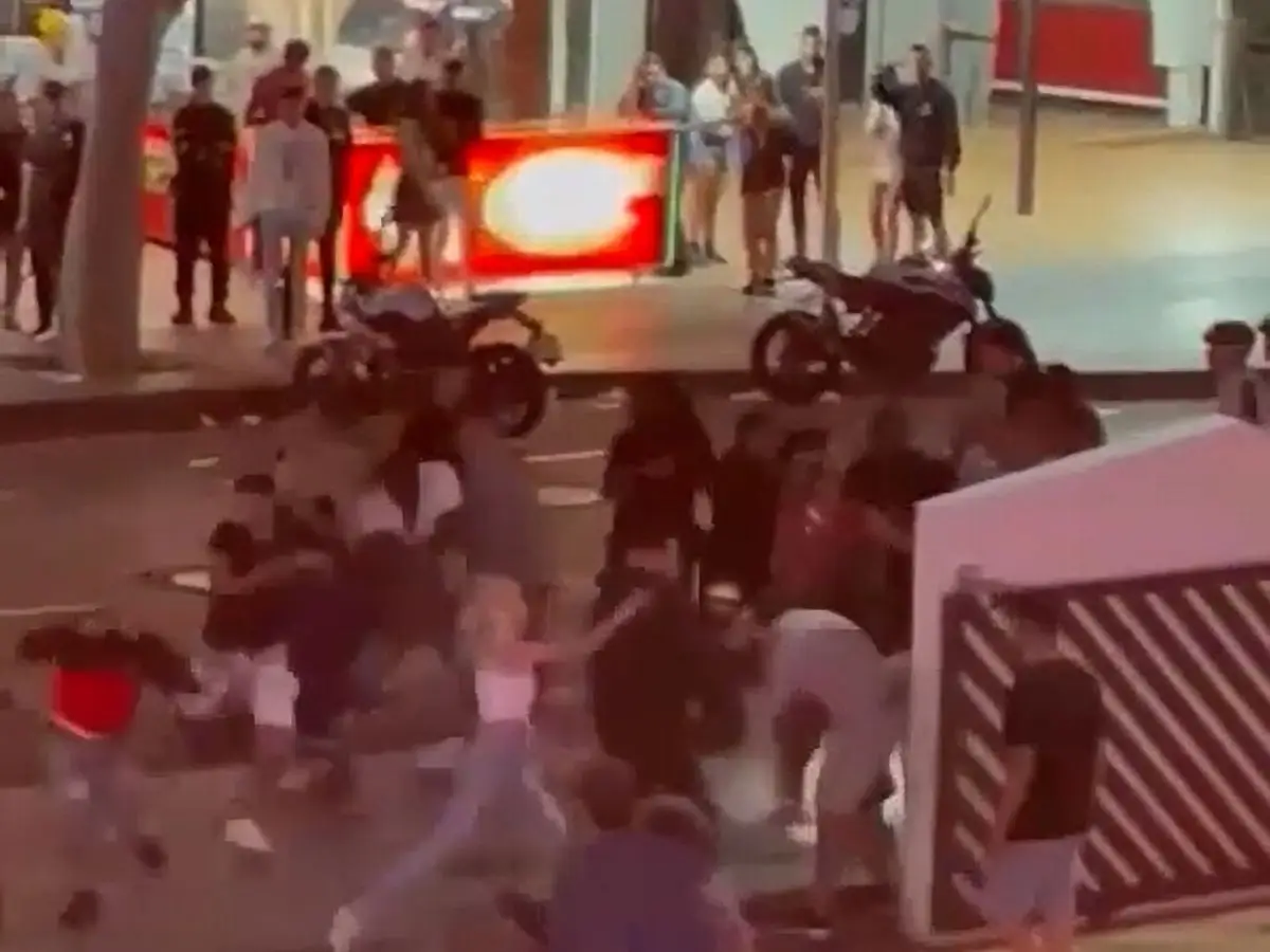 Jovens portugueses detidos em Maiorca após confrontos violentos entre 50 pessoas imagem imagem