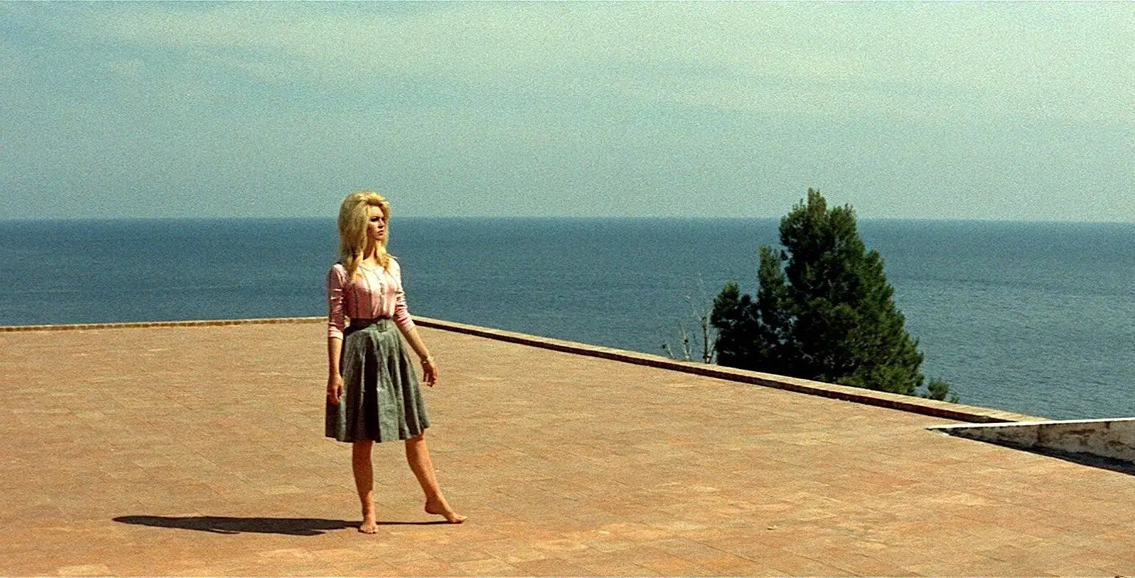 Brigitte Bardot em "O Desprezo": a obra-prima de Godard regressa a Cannes, na secção dos clássicos
