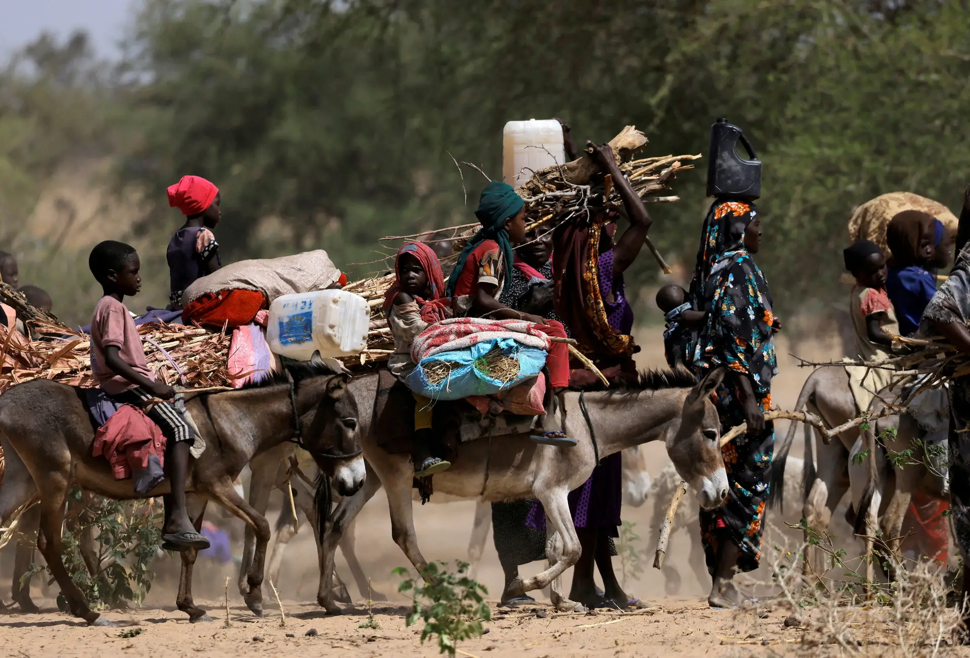 Já fugiram mais de 700 mil pessoas do Sudão devido aos violentos confrontos