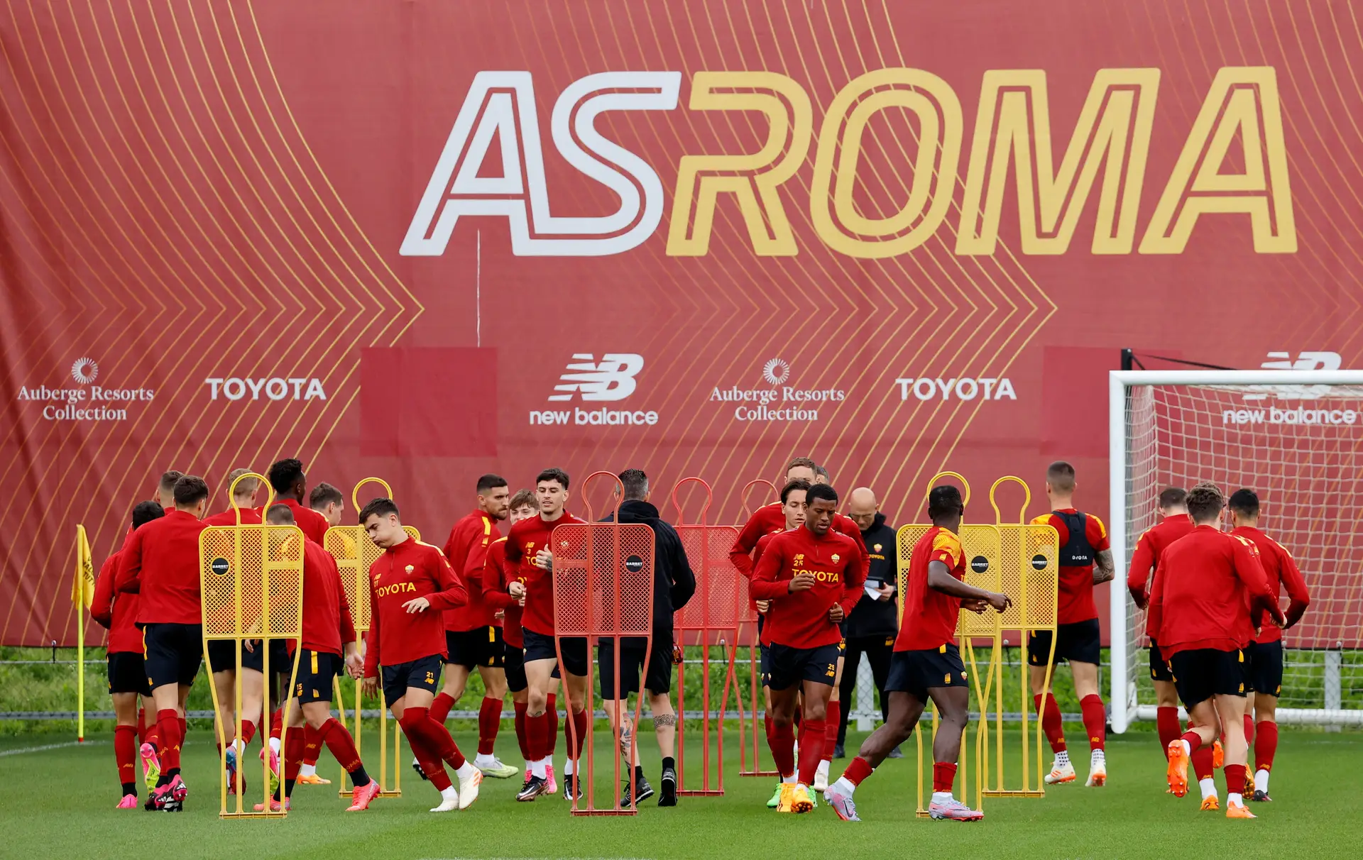 Treino da equipa da Roma antes do embate diante do Bayer Leverkusen.